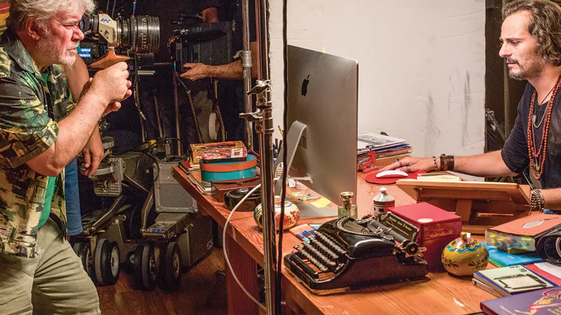 Pedro Almodóvar na planie filmu „Ból i blask”, 2019 r. / MANOLO PAVÓN / MATERIAŁY PRASOWE