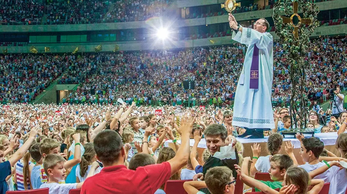 Podczas rekolekcji „Jezus na Stadionie Narodowym”, Warszawa, lipiec 2015 r. / TOMASZ GOŁĄB / FOTO GOŚĆ / FORUM