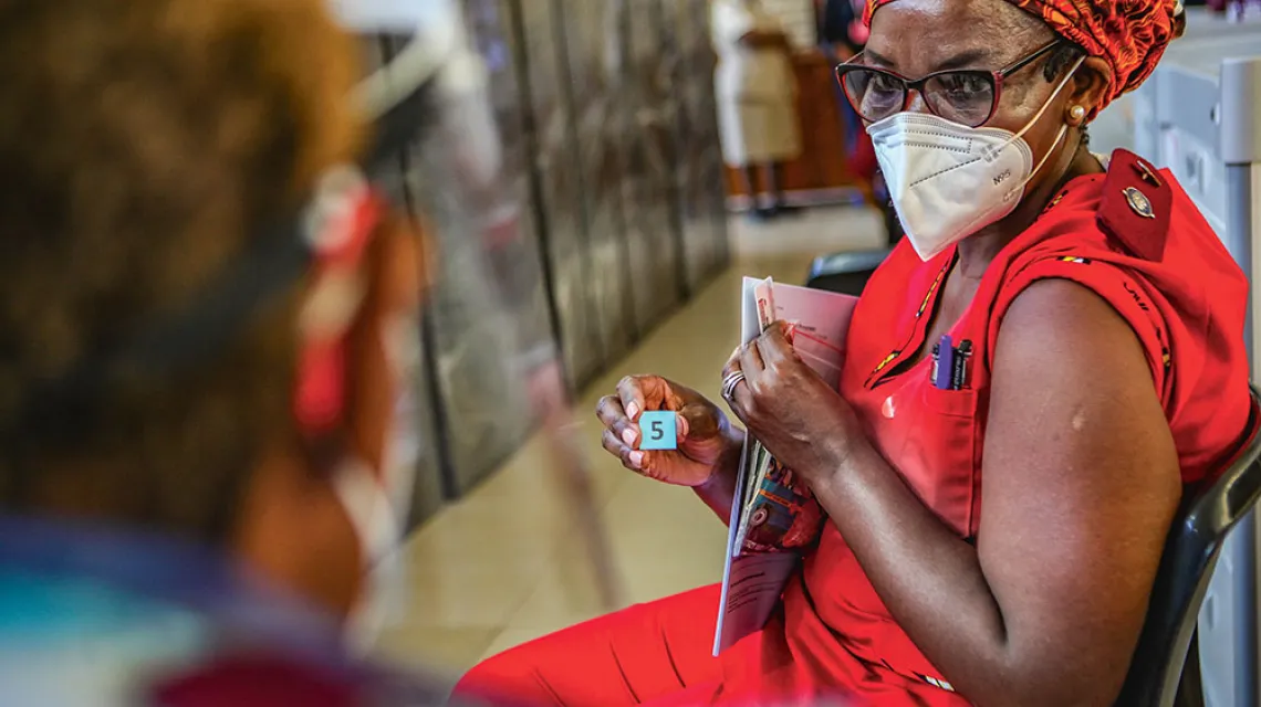 Szczepienia pracowników służby zdrowia w RPA. Szpital akademicki Chris Hani Baragwanath w Johannesburgu, 17 lutego 2021 r. / SHARON SERETLO / GALLO IMAGES / GETTY IMAGES