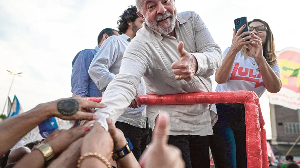 Luiz Inácio Lula da Silva na wiecu wyborczym, Belford Roxo, stan Rio de Janeiro, październik 2022 r. / CARL DE SOUZA / AFP / EAST NEWS