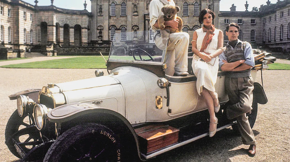 Anthony Andrews, Diana Quick i Jeremy Irons w filmie „Znowu w Brideshead” z 1981 r.  / ITV / MATERIAŁ PRASOWY