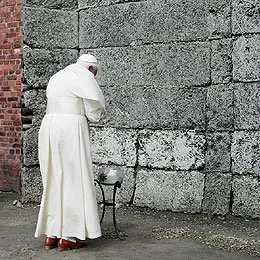Benedykt XVI pod Ścianą Śmierci, 28 maja 2006 r. / 