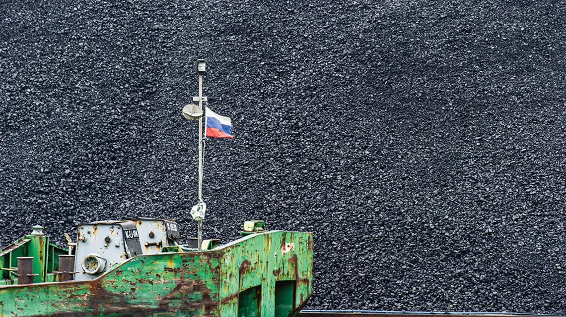 Węgiel z Rosji na nabrzeżu portu w Elblągu, luty 2022 r. / fot. STANISŁAW BIELSKI / REPORTER / 