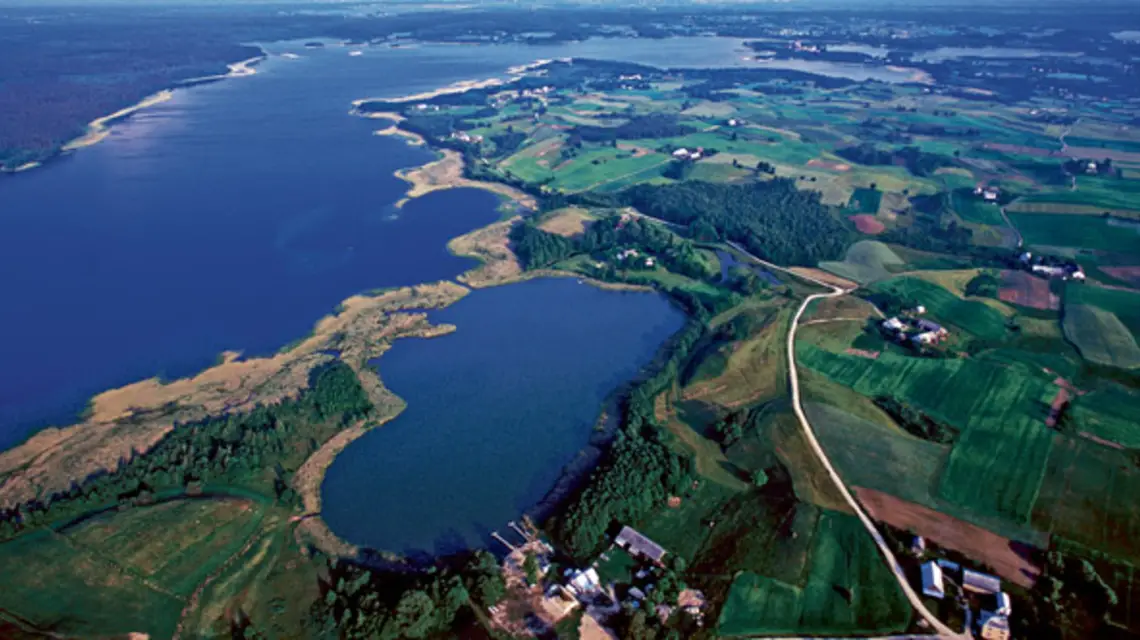 Wigry – widok na Ploso Szyja z Zatoka Cieszkinajki / fot. Lech Krzysztofiak / 