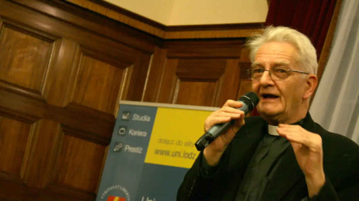 Ks. Adam Boniecki podczas spotkania z Czytelnikami "TP". Łódź, 21 listopada 2009 / fot. Bartek Dobroch / 