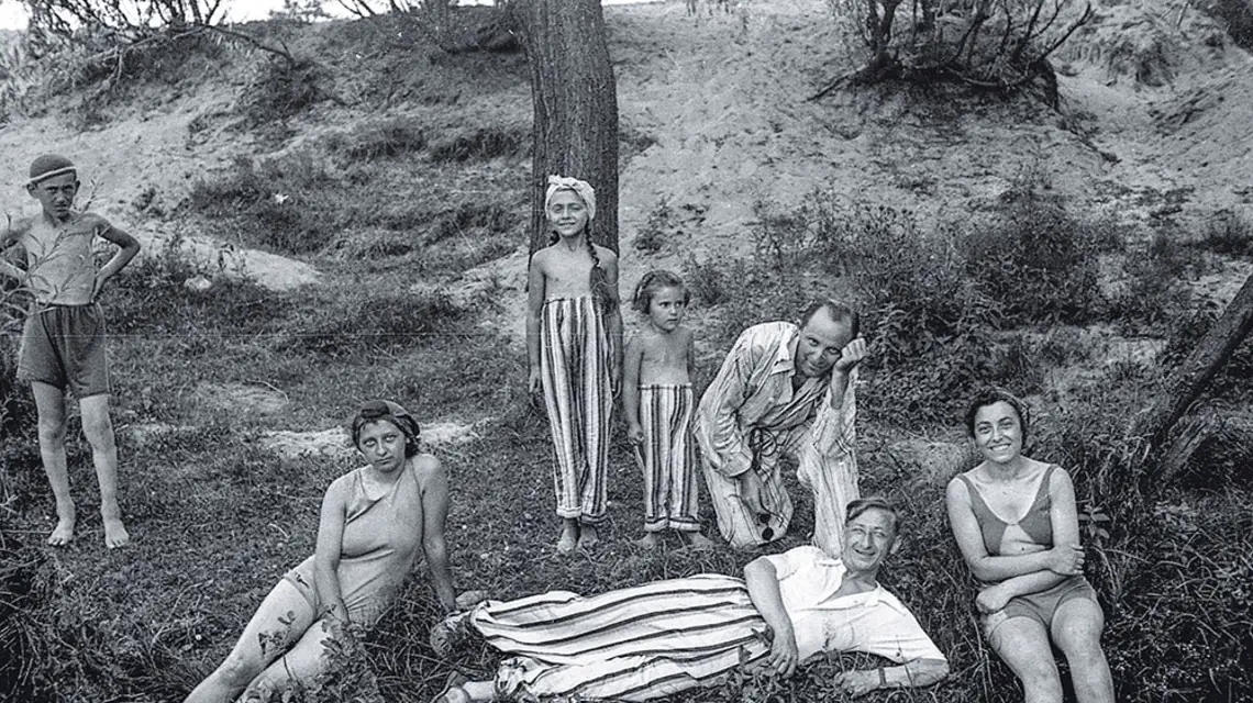 Mieszkańcy Żarek koło Częstochowy na zdjęciach wykonanych przez miejscowego fotografa Józefa Baciora. / Z albumu „Żarki żydowskie. Zaginione fotografie”, wydanego przez Fundację Brama Cukermana