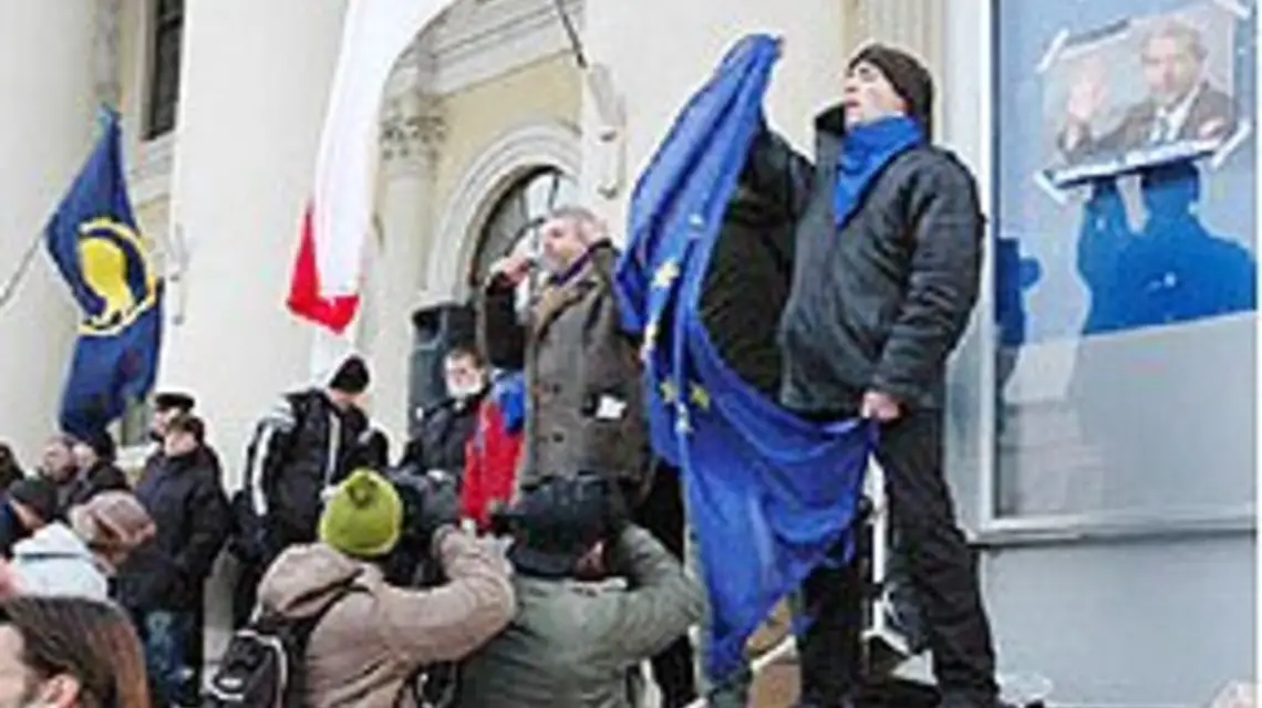 Mińsk, 21 marca 2006 r. Aleksander Milinkiewicz przemawia na demonstracji przeciw fałszowaniu wyborów prezydenckich /fot. Charter97 / 