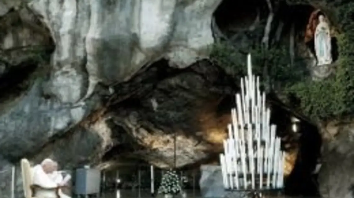 Jan Paweł II w Grocie Massabielskiej, Lourdes, 14 sierpnia 2004 / 