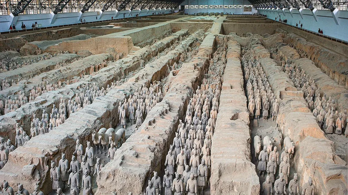 Armia terakotowa w mauzoleum pierwszego cesarza Chin. / BE&W