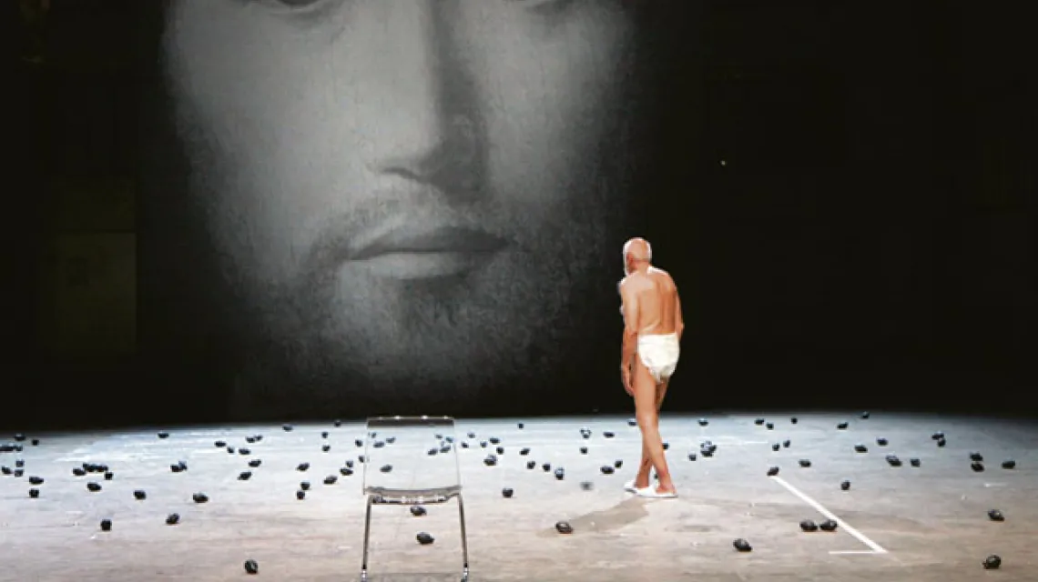 Fragment spektaklu "O twarzy. Wizerunek Syna Boga Romeo Sastellucciego / Festiwal Dialog / 
