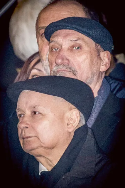 Jarosław Kaczyński i Antoni Macierewicz, 83. miesięcznica katastrofy smoleńskiej,  Warszawa, marzec 2017 r. / JACEK DOMIŃSKI / REPORTER / 