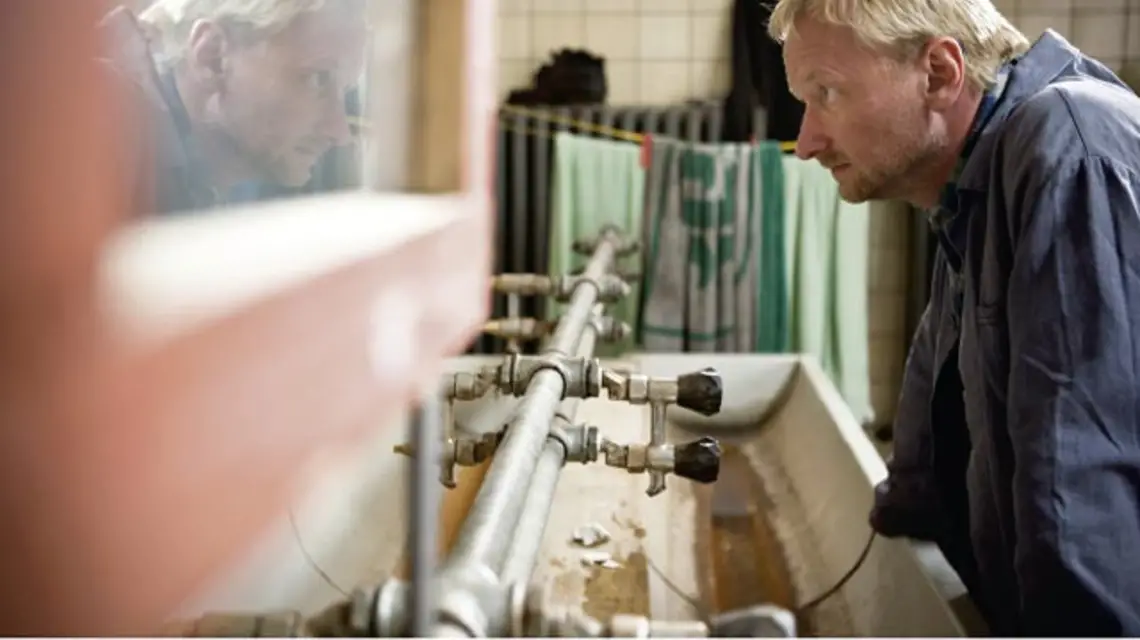 Andrzej Mastalerz w filmie „Bracia Karamazow” Petra Zelenki /fot. Materiały dystrybutora / 
