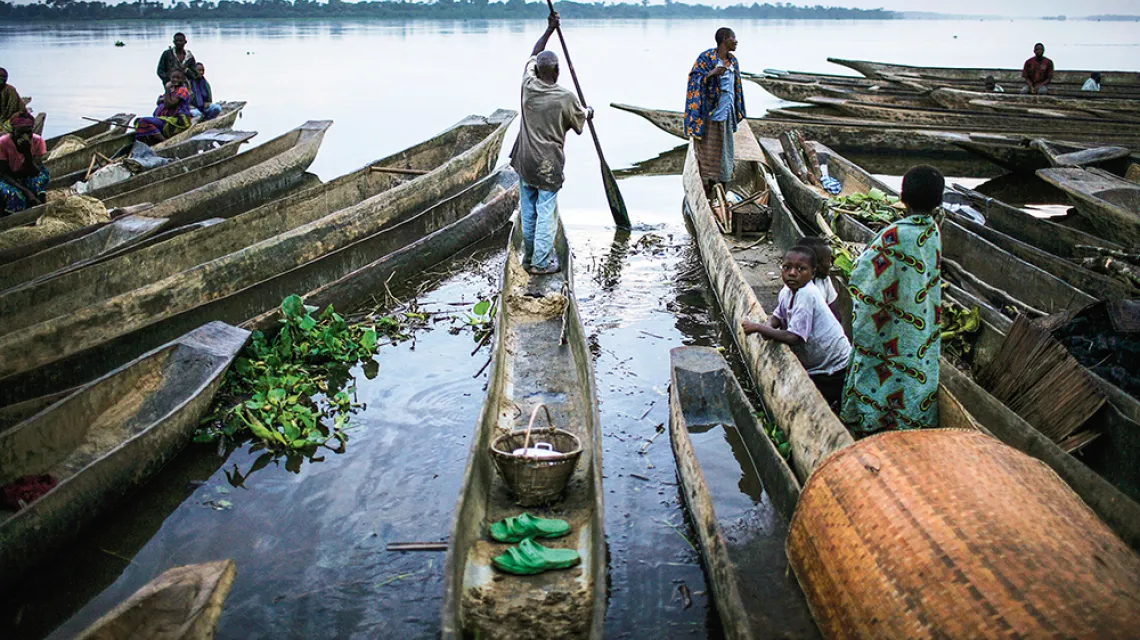 Rybacy na rzece Kongo. Lukutu, Demokratyczna Republika Konga, marzec 2015 r. / PER-ANDERS PETTERSSON / GETTY IMAGES
