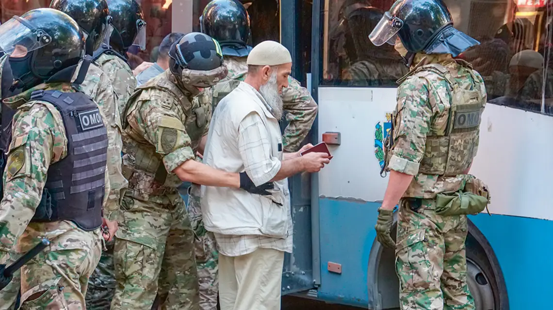 Zatrzymanie Tatarów Krymskich, którzy przyszli pod siedzibę FSB w Symferopolu, by wesprzeć rodziny aresztowanych, 5 września 2021 r. / Krymska Solidarność