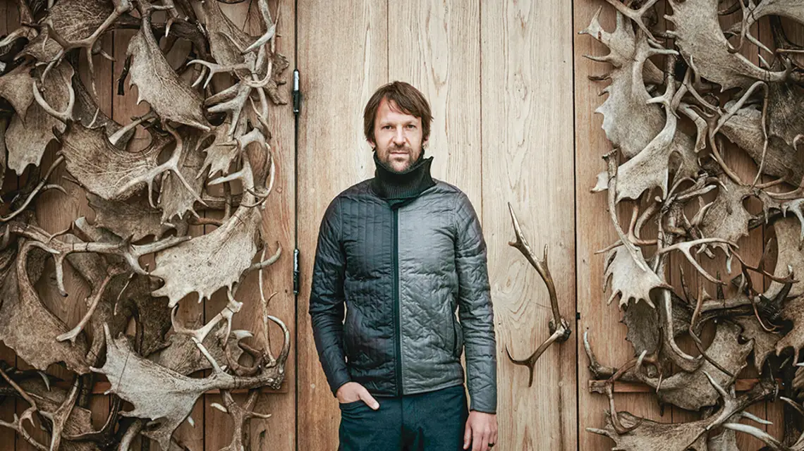René Redzepi przed drzwiami Nomy. Kopenhaga, 2 grudnia 2022 r. / DITTE ISAGER / New York Times / East News