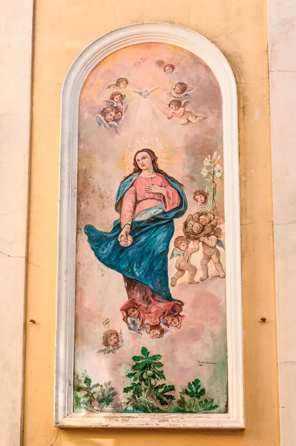 Mural autorstwa Gioacchino Lamanny na ścianie kościoła Świętej Marii de Meridie w Catanzaro, gdzie dochodziło do rzekomych objawień. Kalabria, Włochy. / WITOLD SKRZYPCZAK / ALAMY STOCK PHOTO