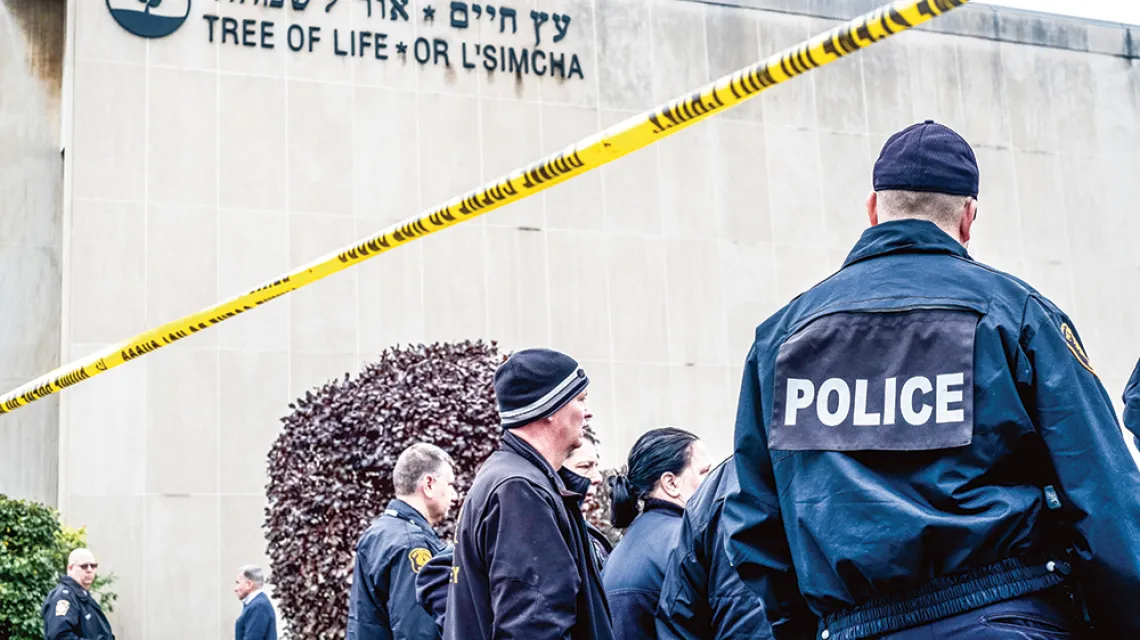 Synagoga Tree of Life po zamachu terrorystycznym, w którym zginęło 11 osób. Pittsburgh, 27 października 2017 r. / SOPA IMAGES