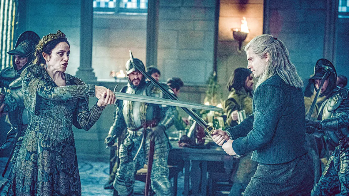 Jodhi May jako królowa Calanthe i Henry Cavill jako Geralt z Rivii podczas próbnego pojedynku w trakcie produkcji serialu „Wiedźmin” / KATALIN VERMES / NETFLIX
