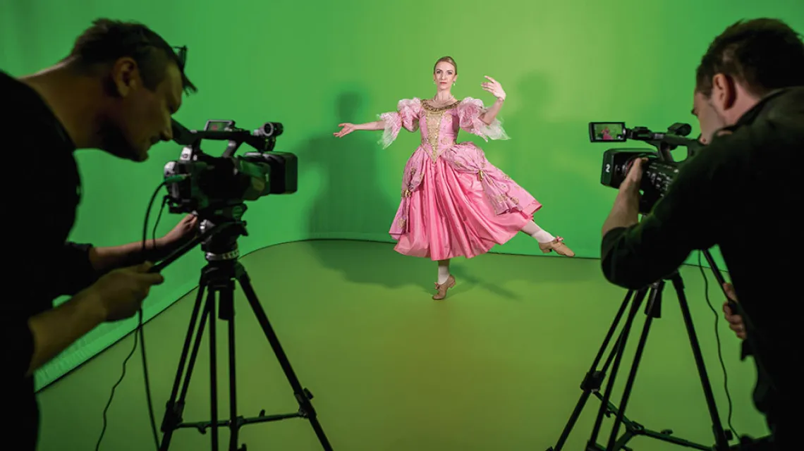Marta Baranowska, tancerka Baletu Dworskiego Cracovia Danza, podczas przygotowywania choreografii w Film Studio, które powstało w czasie pandemii. Kraków, 3 czerwca 2020 r./ ŁUKASZ GĄGULSKI / PAP / ŁUKASZ GĄGULSKI / PAP