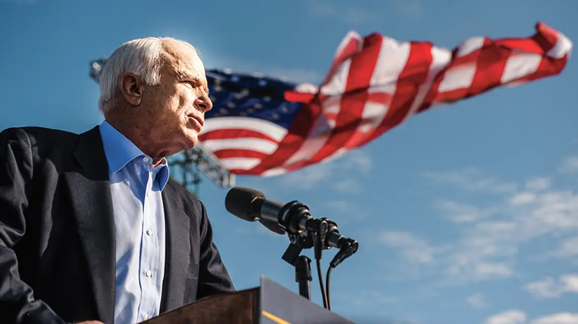 John McCain w czasie swojej kampanii prezydenckiej. Tampa na Florydzie, listopad 2008 r. / ROBYN BECK / AFP/ EAST NEWS
