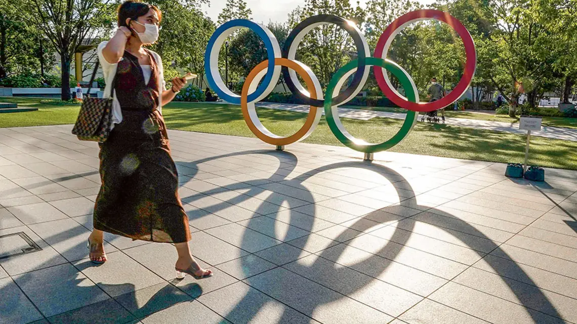Park przy stadionie, gdzie odbędzie się uroczystość otwarcia Igrzysk Olimpijskich. Tokio, czerwiec 2021 r. / KIMIMASA MAYAMA / EPA / PAP