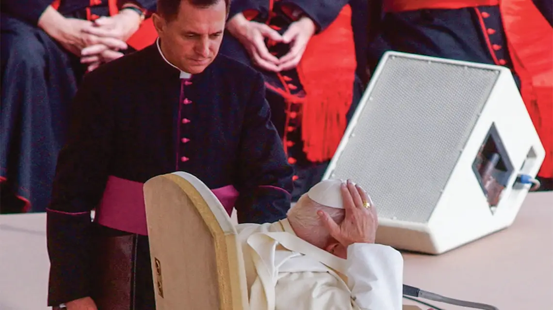 Jan Paweł II podczas audiencji generalnej na placu św. Piotra.Watykan, październik 2003 r. / FRANCO ORIGLIA / GETTY IMAGES