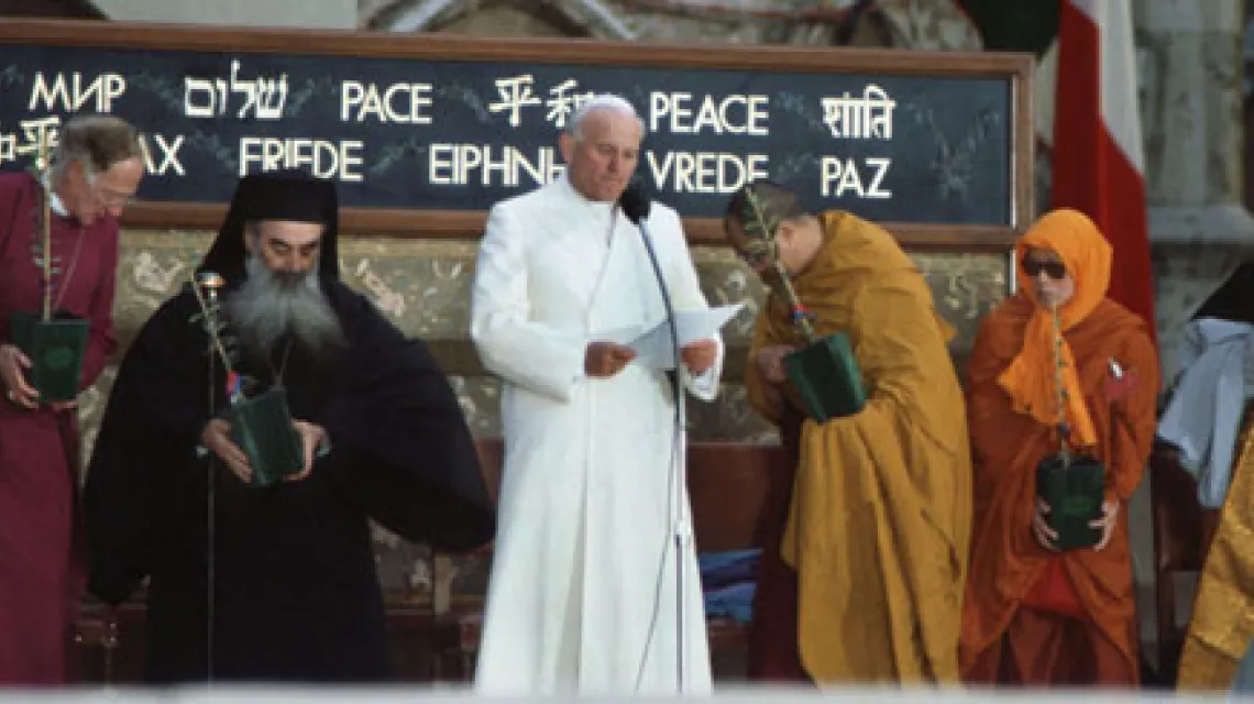 Historyczna modlitwa o pokój w Asyżu, 1986 r. /fot. KNA-Bild / 