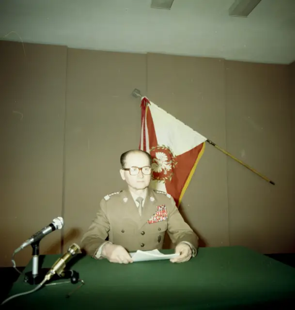 Wojciech Jaruzelski 13 grudnia 1981 r. / domena publiczna / wikicommons