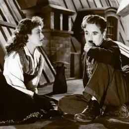 na zdjęciach charlie chaplin w „dyktatorze”. 25 grudnia minie 30 lat od śmierci aktora/VIVARTO / 