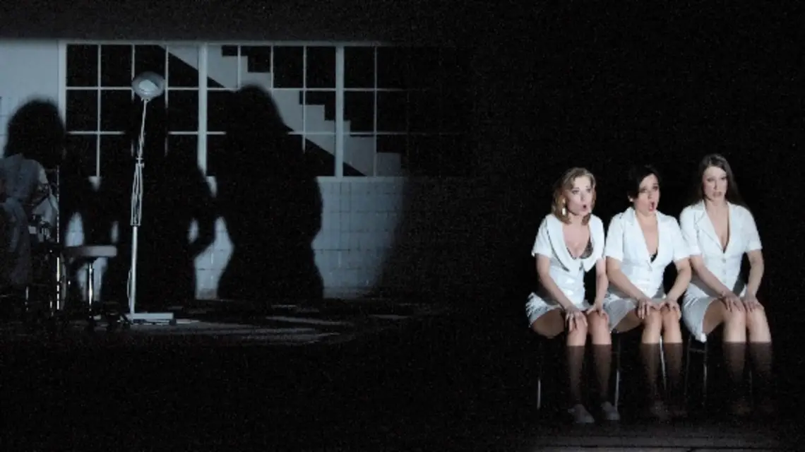 Trzy nimfy - Patrycja Krzeszowska, Sylwia Połońska, Małgorzata Kustosik. / fot. Chwalisław Zieliński/Teatr Wielki w Łodzi / 