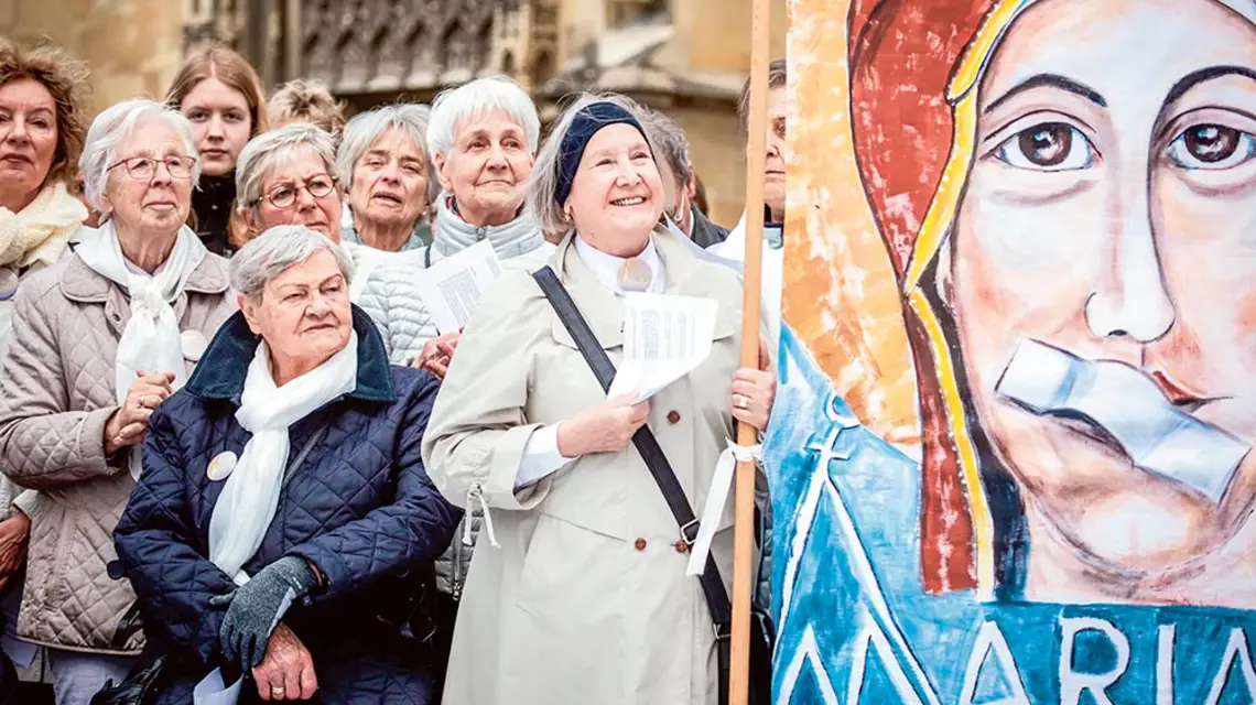 Protest kobiet z ruchu Maria 2.0 przed katedrą w Münster, maj 2019 r. / ANDRE ZELCK / KNA / PAP