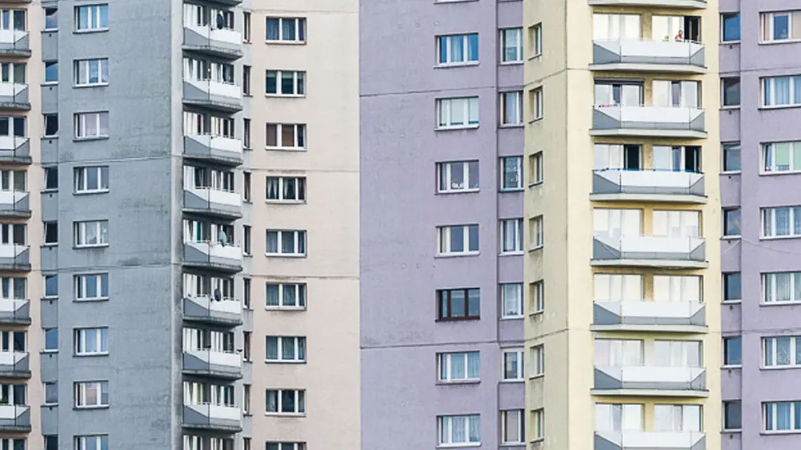 Katowice, osiedle Walentego Roździeńskiego. Zdjęcia pochodzą z książki Beaty Chomątowskiej „Betonia. Dom dla każdego”, wydanej właśnie przez Czarne. / MATERIAŁY PRASOWE / KRZYSZTOF SKŁODOWSKI