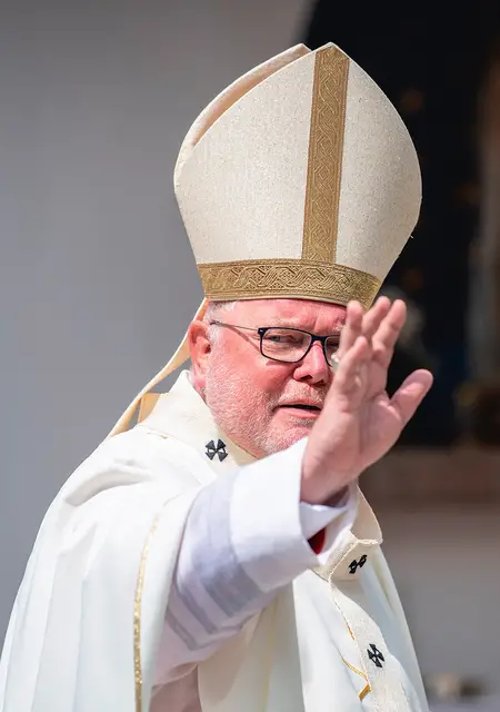 Kard. Reinhard Marx błogosławi w uroczystość ­Wniebowzięcia Najświętszej Maryi Panny. Planegg, Bawaria, 15 sierpnia 2020 r. / MATTHIAS BALK / DPA / AFP / EAST NEWS