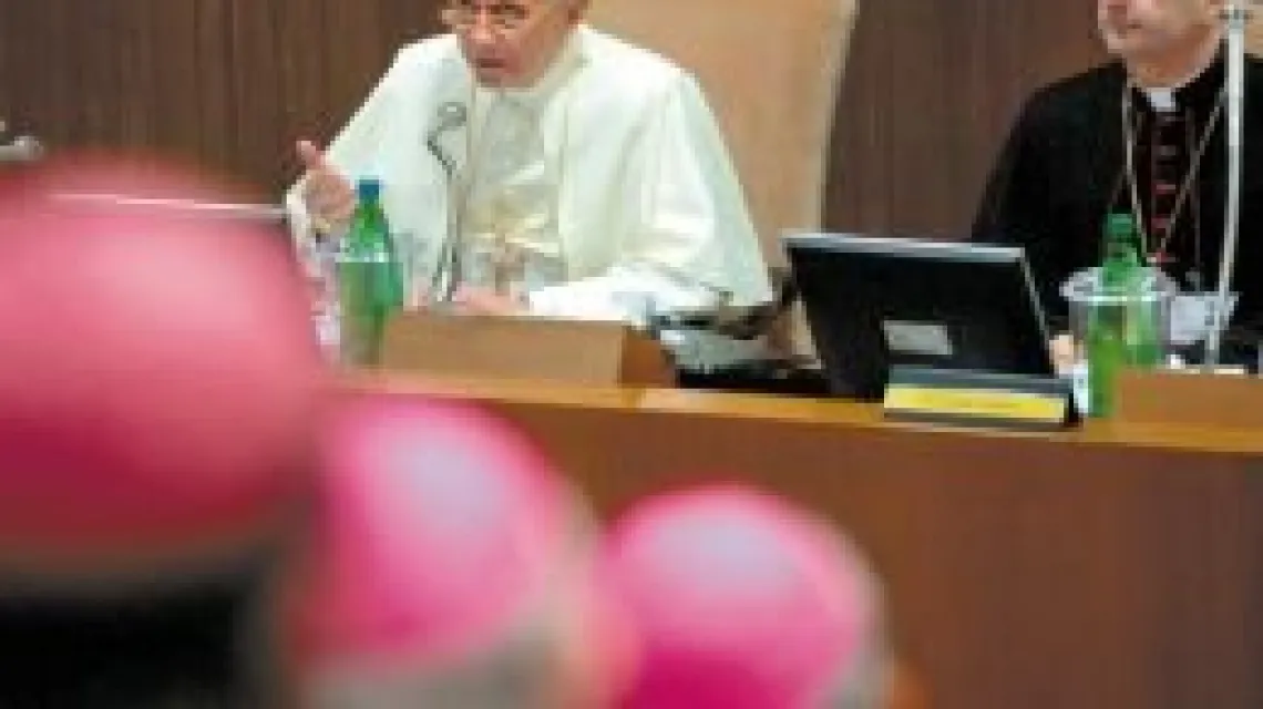 Benedykt XVI rzadko ingerował w obrady Synodu / 