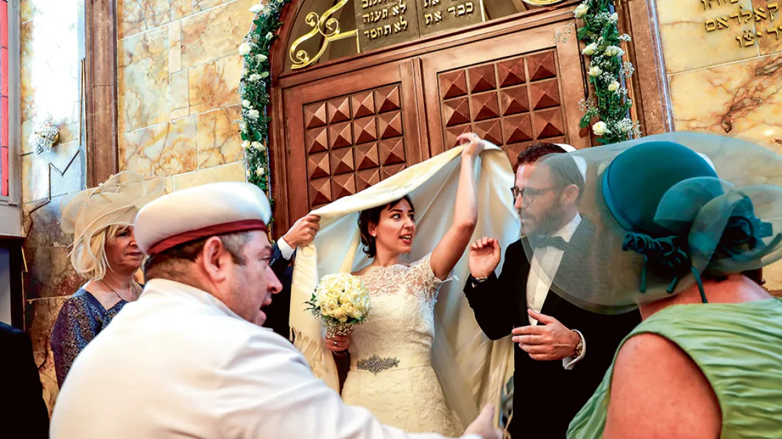 Ceremonia ślubna przygotowana przez wspólnotę żydowską z Izmiru na Europejskie Dni Kultury Żydowskiej. Synagoga Shalom, Stambuł, październik 2018 r. / MURAD SEZER / REUTERS / FORUM