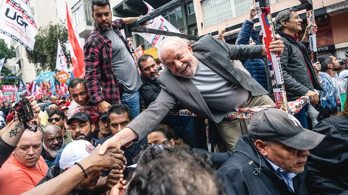 Lula da Silva wśród sympatyków. São Paulo, 1 października 2022 r. / VICTOR R. CAIVANO / AP / EAST NEWS