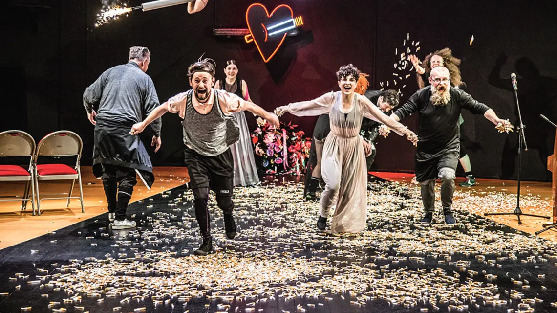 Spektakl „Gdyby Pina nie paliła, to by żyła” w reżyserii Cezarego Tomaszewskiego, Teatr Dramatyczny w Wałbrzychu, maj 2017 r. / NATALIA KABANOW