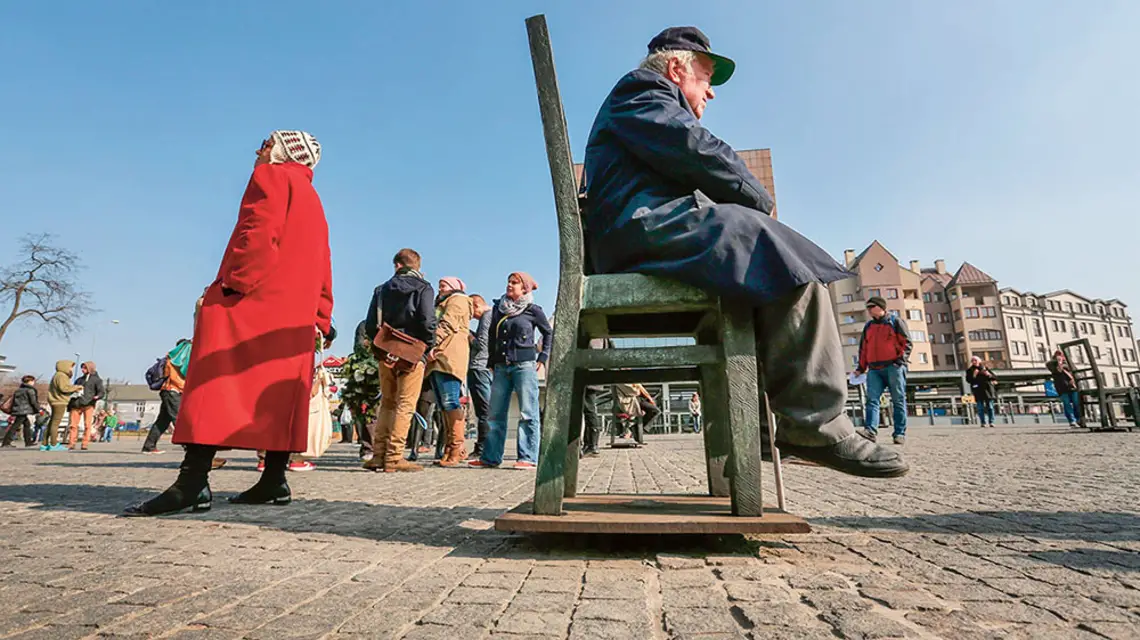 Przed Marszem Pamięci w rocznicę likwidacji krakowskiego getta, Kraków, plac Bohaterów Getta, marzec 2014 r. / BEATA ZAWRZEL / REPORTER