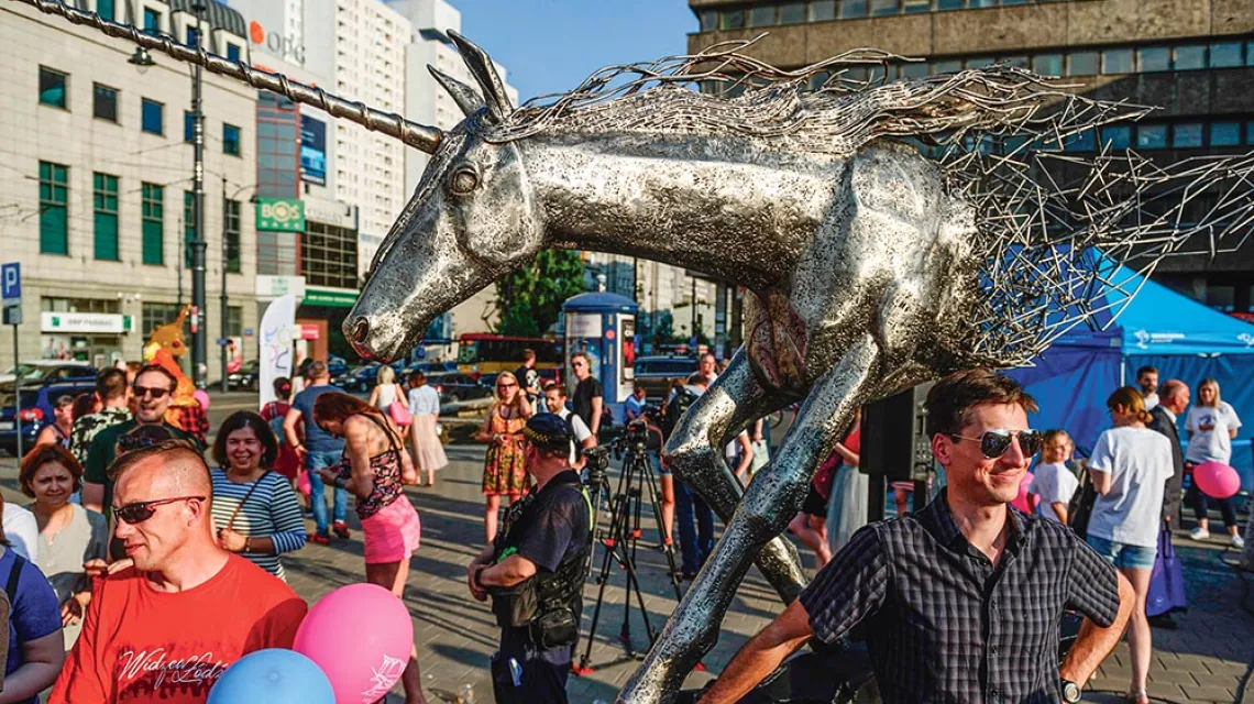 Odsłonięcie pomnika Jednorożca autorstwa japońskiego artysty Tomohiro Inaby, sfinansowanego z budżetu obywatelskiego. Łódź, 7 czerwca 2019 r. / MICHAŁ KAŹMIERCZAK / FORUM