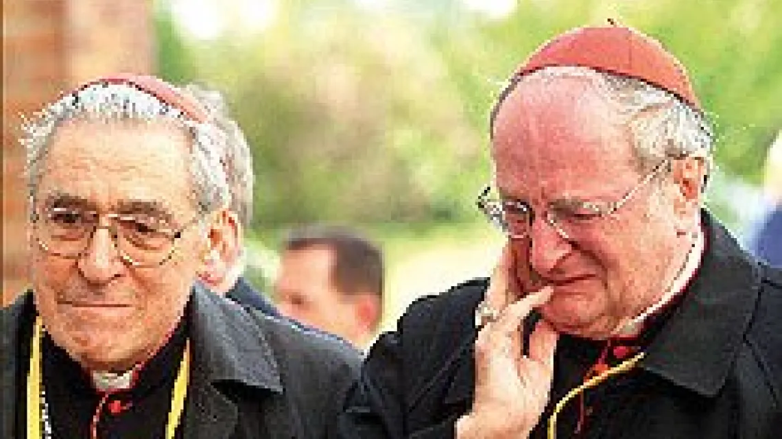 Kardynał Jean-Marie Lustiger i płaczący kardynał Joachim Meissner z Kolonii / fot. W. Kompała - Agencja Gazeta / 