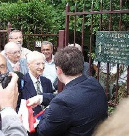 27 lipca prezd Maisons-Laffitte; pośrodku Henryk Giedroyc /fot. A. Franaszek / 