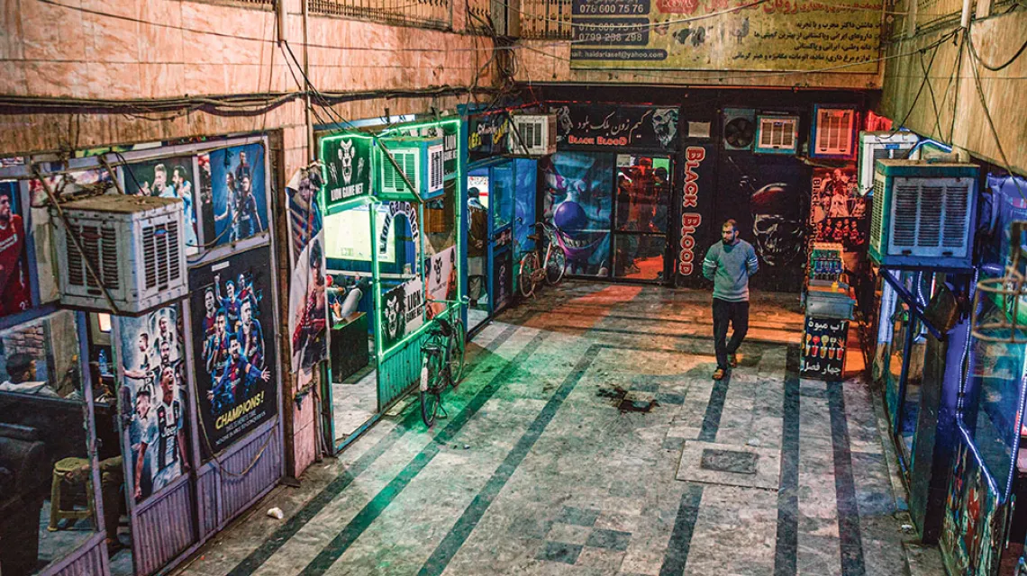 Salon gier w Kabulu, marzec 2021 r. / PAWEŁ PIENIĄŻEK