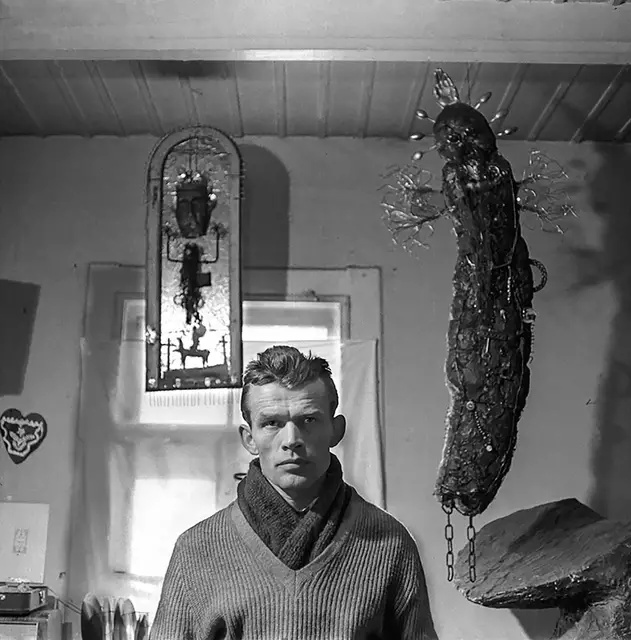 Władysław Hasior w swojej pracowni. Zakopane, 1961 r. / WOJCIECH PLEWIŃSKI