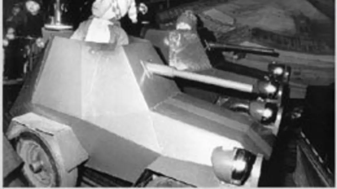 Karuzela na jarmarku bożonarodzeniowym w Berlinie Wschodnim, 1984 r. Fot. Harald Hauswald / 