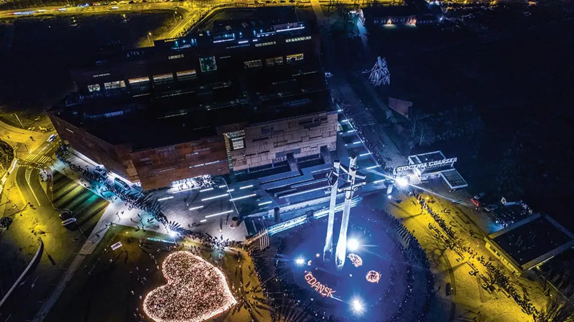 Gdańszczanie czekają, by pożegnać Pawła Adamowicza. 17 stycznia 2019 r. / DOMINIK WERNER / AGENCJA GAZETA