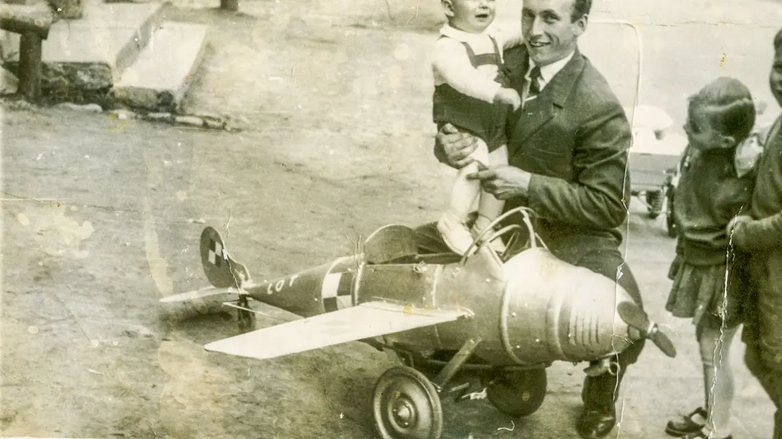 Brunon Drywa z synem Romanem, Sierakowice, 1961 r. / STEFANIA DRYWA; ZBIORY RODZINY DRYWÓW / STEFANIA DRYWA; ZBIORY RODZINY DRYWÓW