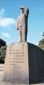 Pomnik Knuda Rasmussena /fot. ze zbiorów autora / 