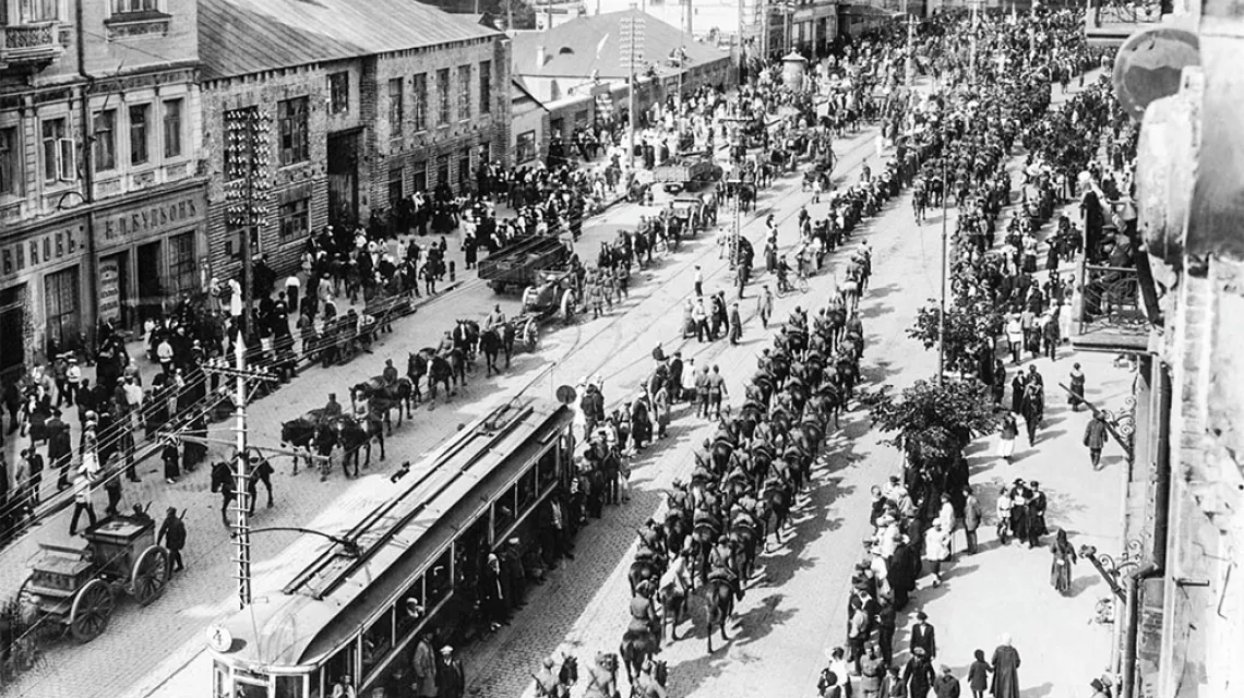 Wojska polskie i ukraińskie wkraczają do odbitego bolszewikom Kijowa, maj 1920 r. / / DOMENA PUBLICZNA