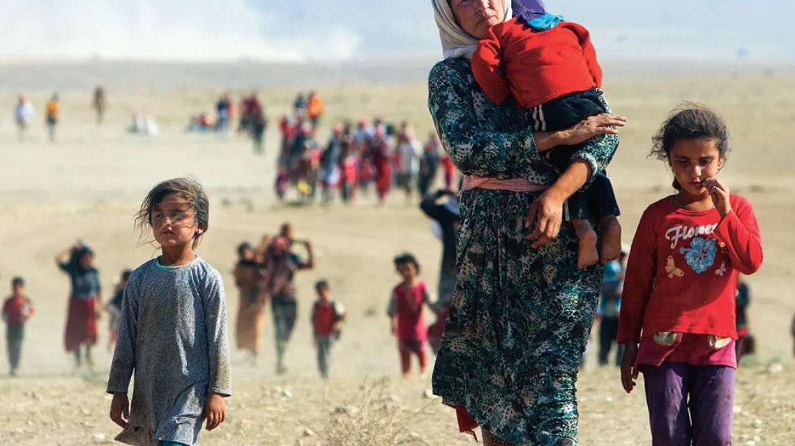 Współczesne ofiary plagi wojny. Jazydzi uciekają przed przemocą ze strony Państwa Islamskiego.  Sindżar, Irak, sierpień 2014 r. / RODI SAID / REUTERS / FORUM
