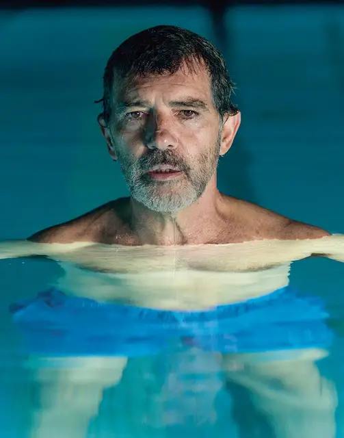 Antonio Banderas jako Salvador Mallo w filmie „Ból i blask” / MANOLO PAVON / MAT. PRASOWE